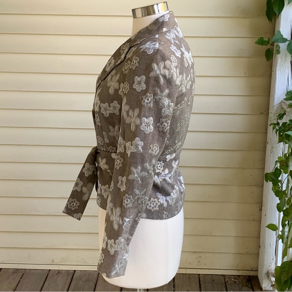 Marlowe Womens 40 (US 6) Blazer Jacket Brown Cream Embossed Floral Belted Italy - Picture 4 of 10
